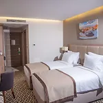 Western Premier Hills Отель 4*