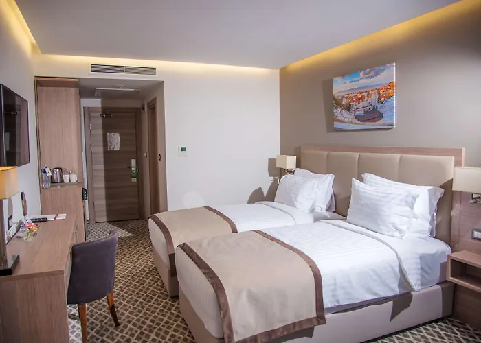 Western Premier Hills Ξενοδοχείο 4*