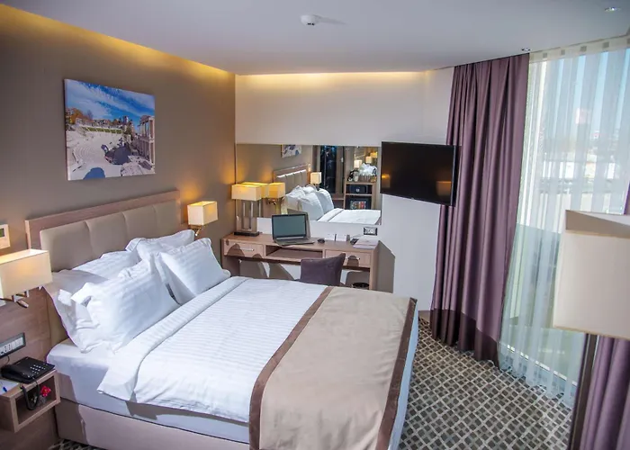 Ξενοδοχείο Western Premier Hills 4*