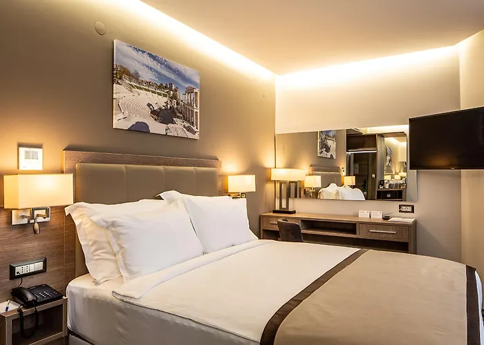 Western Premier Hills 4*