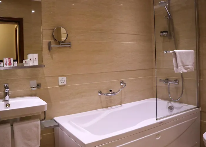 Ξενοδοχείο Western Premier Hills