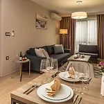 Хотел Western Premier хилс