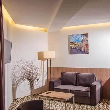 Western Premier Hills 호텔 4*