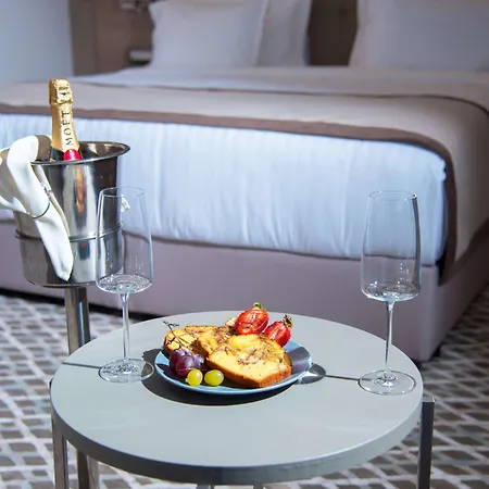 Western Premier Hills Отель 4*
