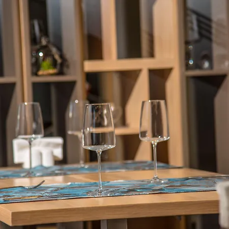 Western Premier Hills Otel