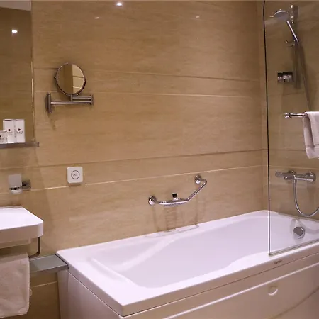 Western Premier Hills Ξενοδοχείο 4*