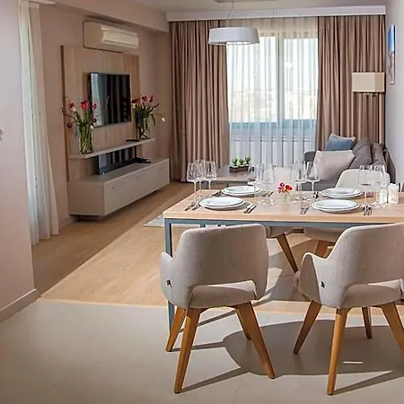 Western Premier Hills מלון 4*