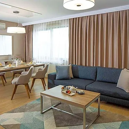 Western Premier Hills מלון 4*
