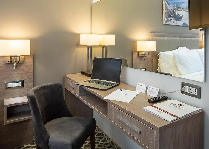 호텔 Western Premier Hills 4*